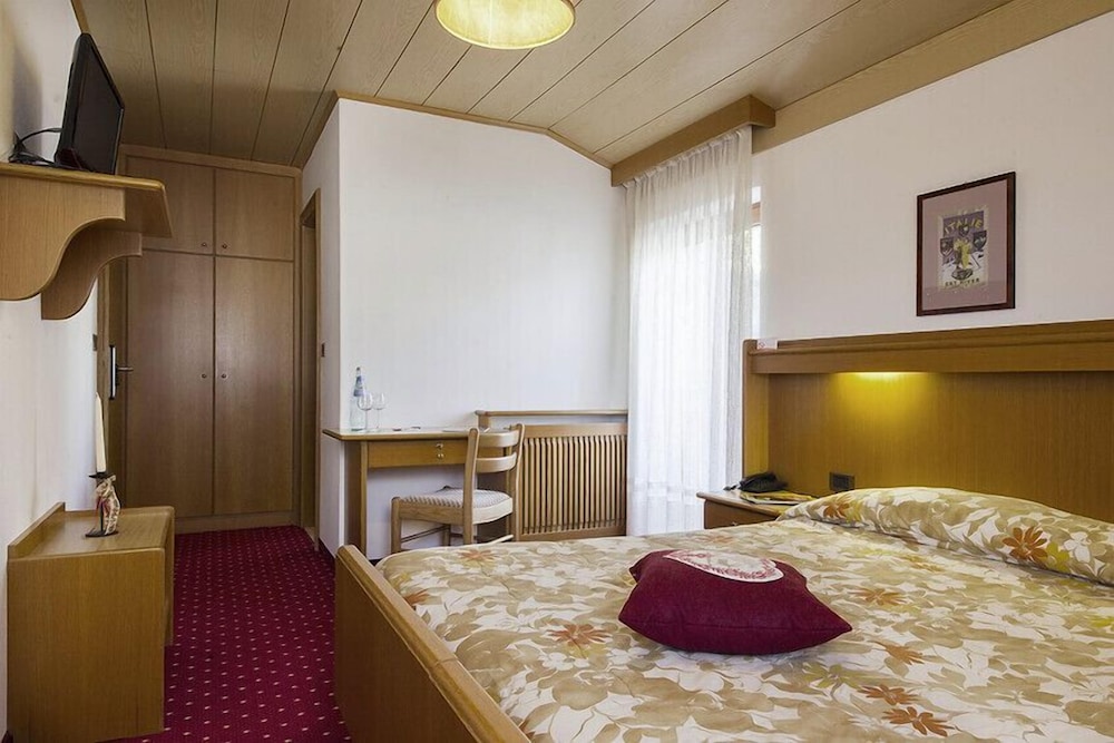 

Lamezia Terme - Val di Fassa, Montagna Italia - Hotel Garni Lastei