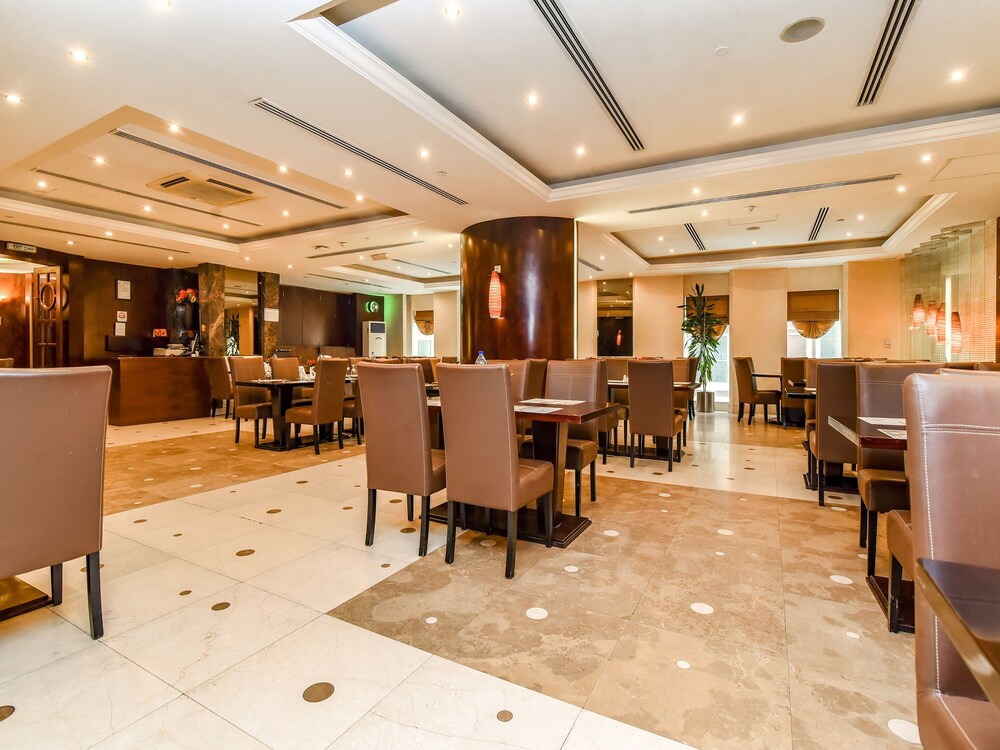 

Torino - Dubai - Landmark Summit Hotel