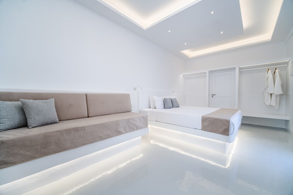 

Milano - Thirasía - Serenità Luxury Suites