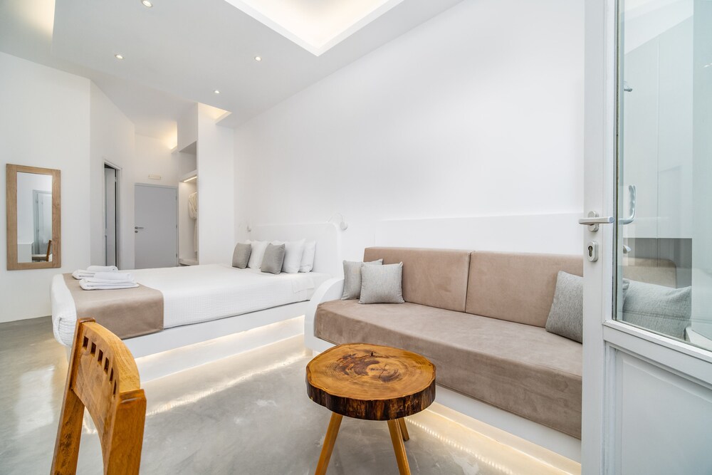 

Milano - Thirasía - Serenità Luxury Suites