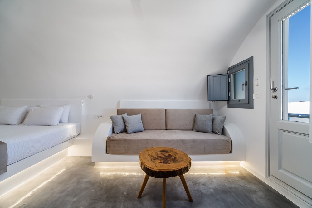 

Napoli - Thirasía - Serenità Luxury Suites