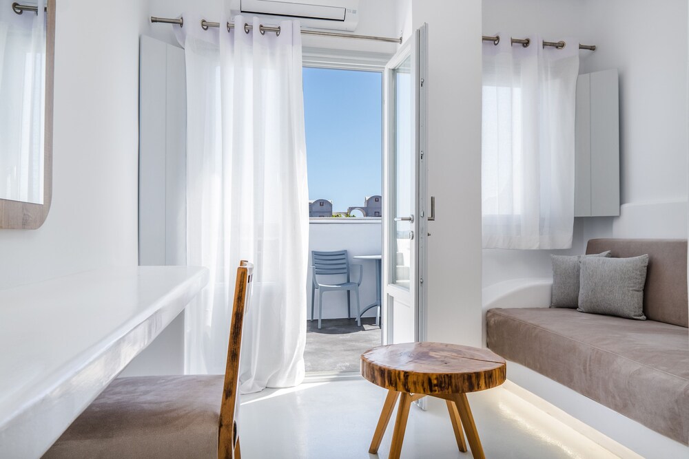 

Milano - Vothonas - Serenità Luxury Suites