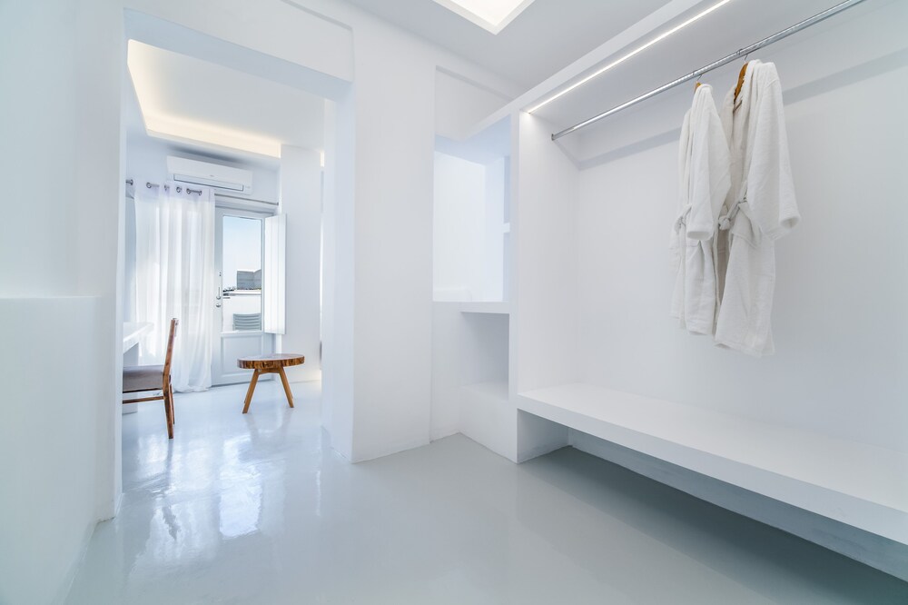 

Roma - Thirasía - Serenità Luxury Suites
