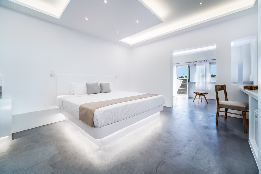 

Napoli - Thirasía - Serenità Luxury Suites