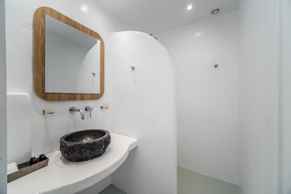 

Napoli - Thirasía - Serenità Luxury Suites
