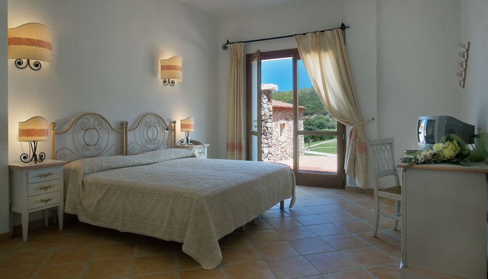 

Napoli - Sant'Antonio di Gallura - Hotel Relais Valkarana