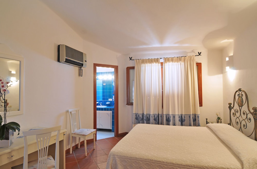 

Napoli - Sant'Antonio di Gallura - Hotel Relais Valkarana