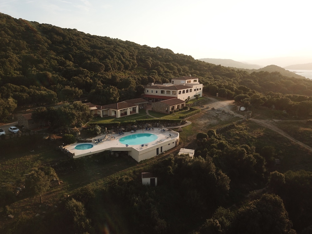 

Milano - Arzachena - Hotel Valkarana Country Relais