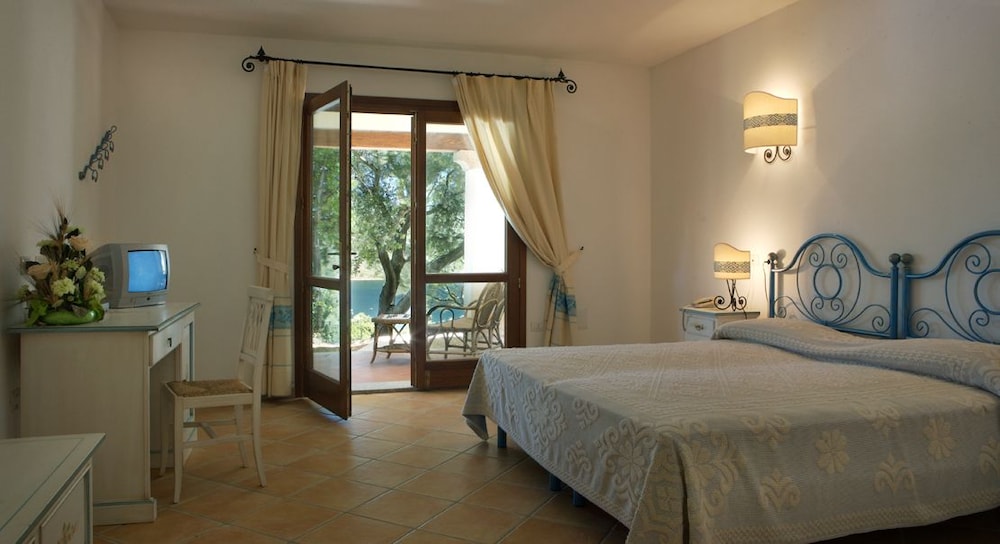 

Napoli - Sant'Antonio di Gallura - Hotel Relais Valkarana
