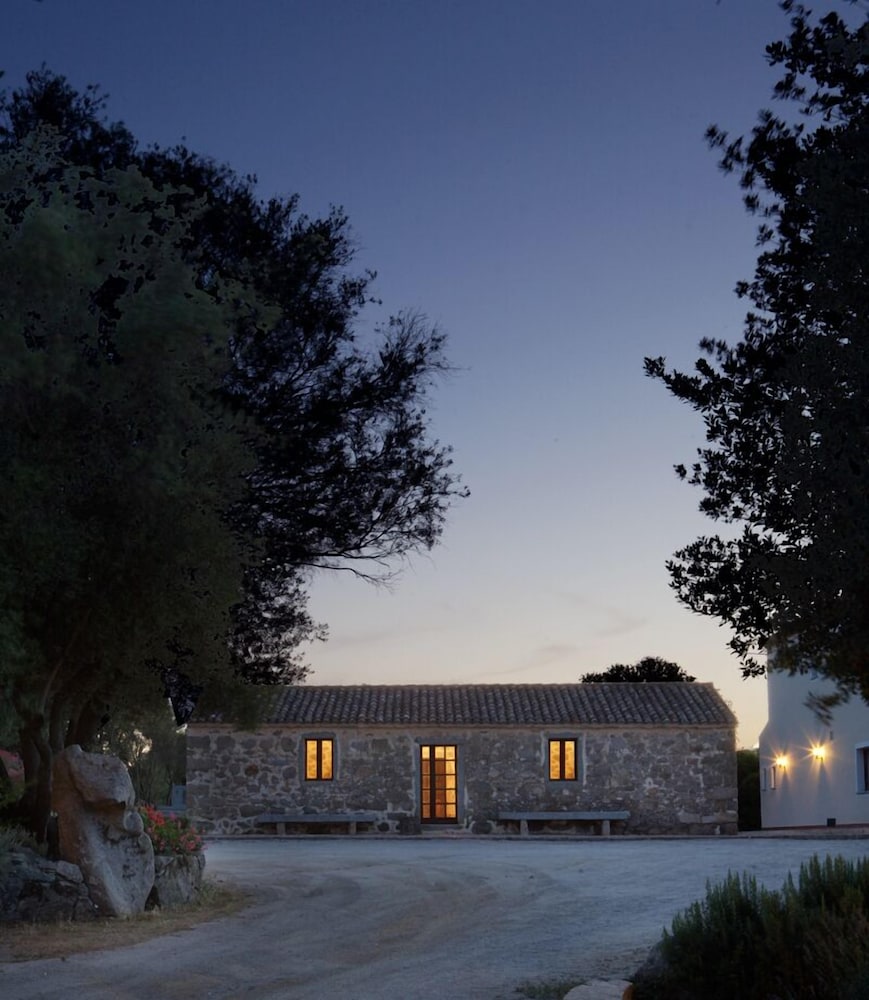 

Napoli - Sant'Antonio di Gallura - Hotel Relais Valkarana