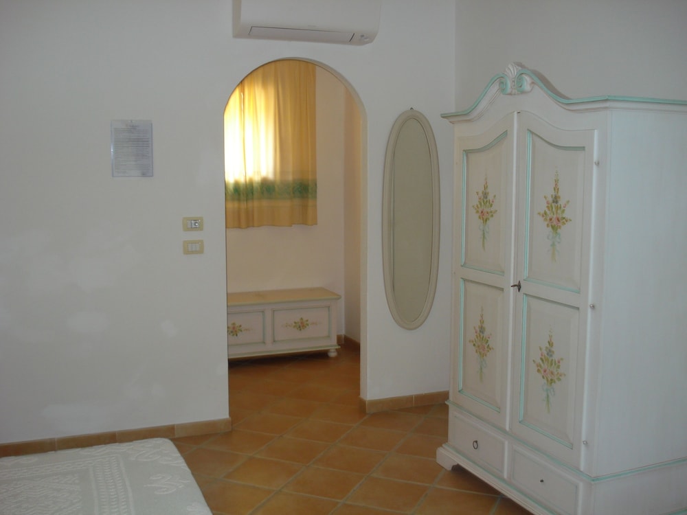 

Milano - Sant'Antonio di Gallura - Hotel Relais Valkarana
