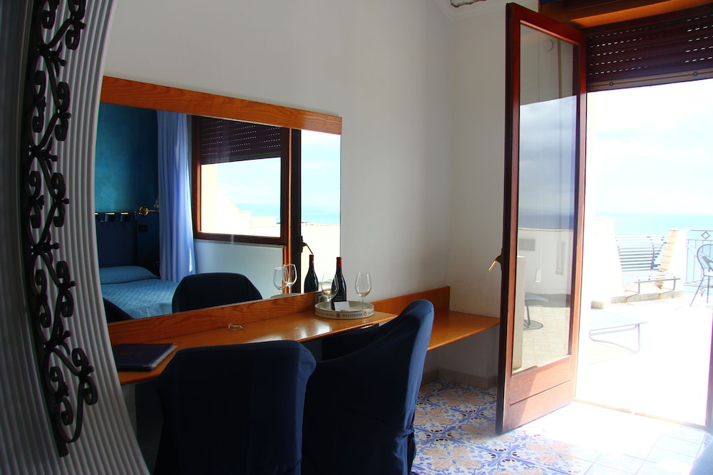 

Bari - Giardini Naxos - Hotel Vello d'Oro