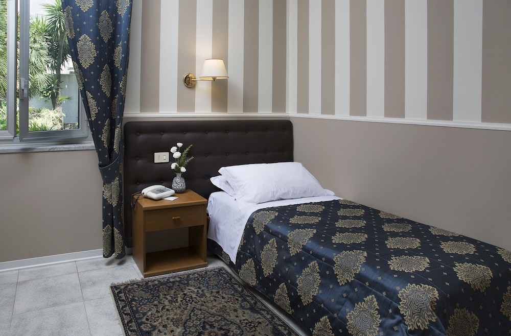 

Roma - Villafranca Tirrena - Hotel Redebora