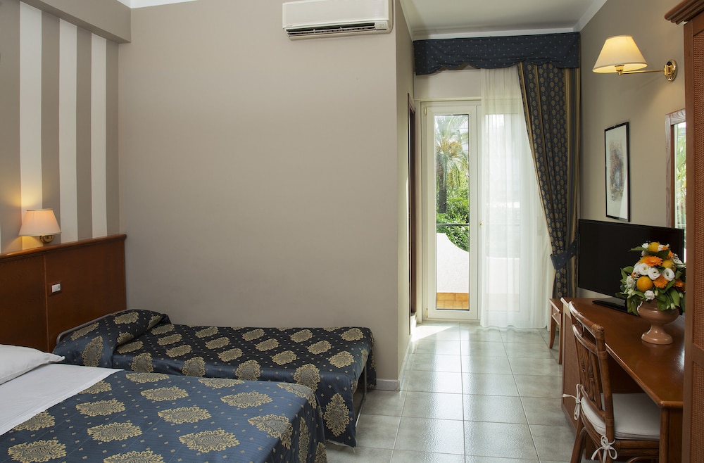 

Napoli - Villafranca Tirrena - Hotel Redebora