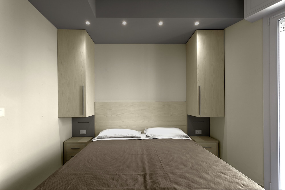 

Catania - Riviera Romagnola, Mare Italia - Hotel Scarlet