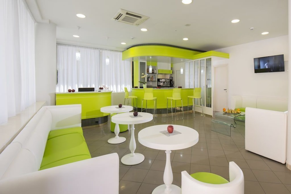 

Catania - Riviera Romagnola, Mare Italia - Hotel Scarlet