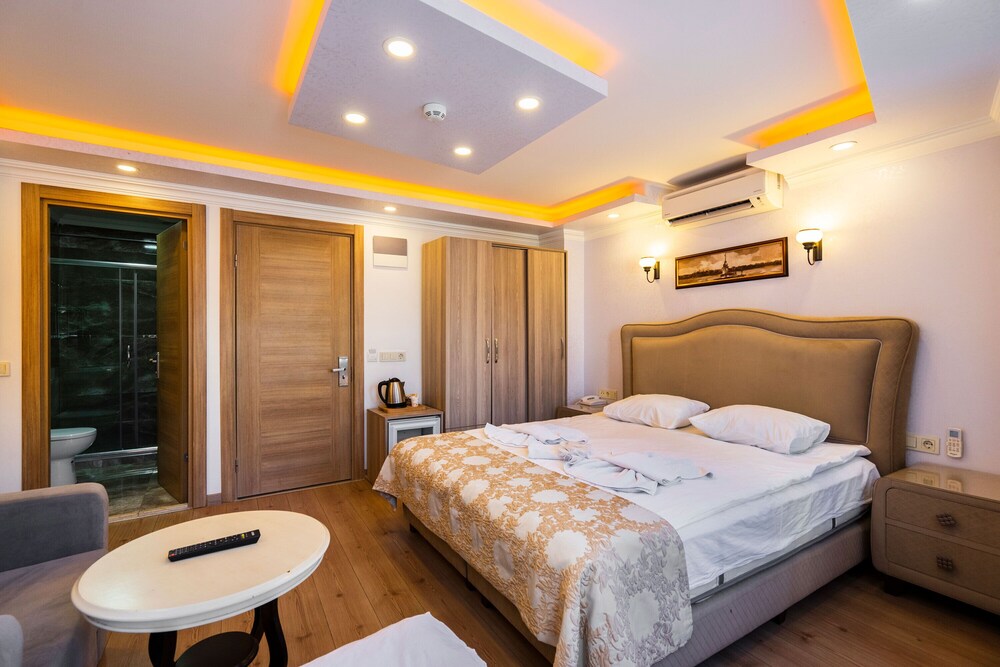 

Bologna - Istanbul - Harbour Suites Old City