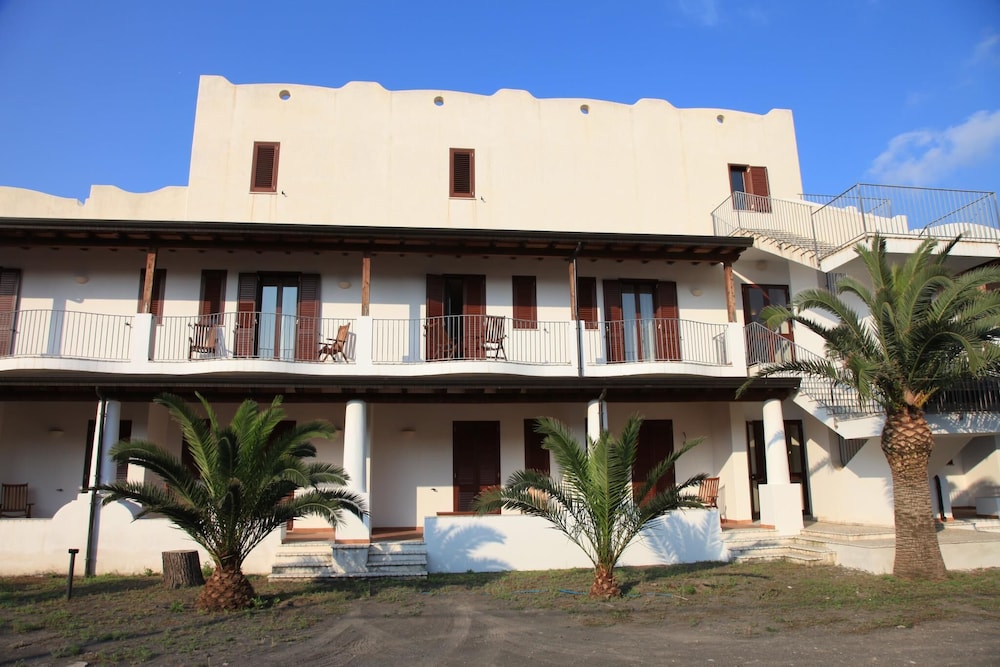 

Firenze - Lipari, Isole Eolie - Hotel Garden