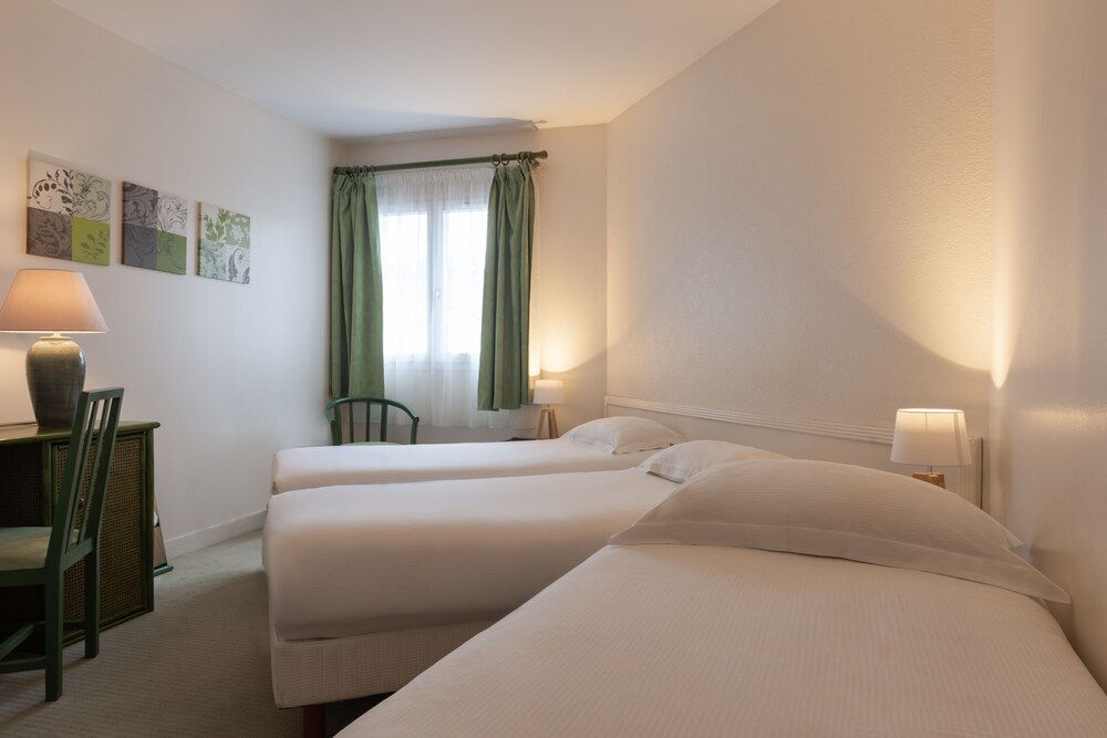 

Roma - Évreux - Hôtel de l'Orme, Akena