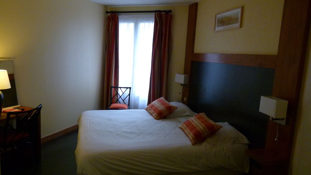 

Pisa - Évreux - Hôtel de l'Orme, Akena