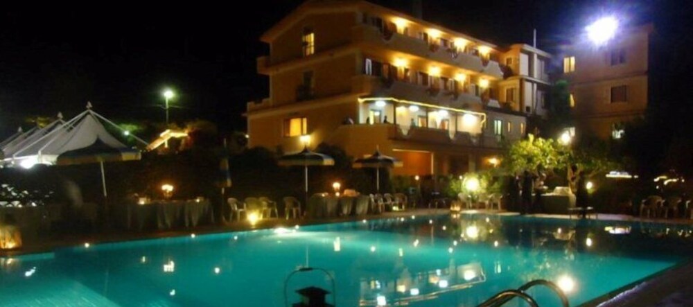

Milano - Le Castella - Hotel Il Corsaro