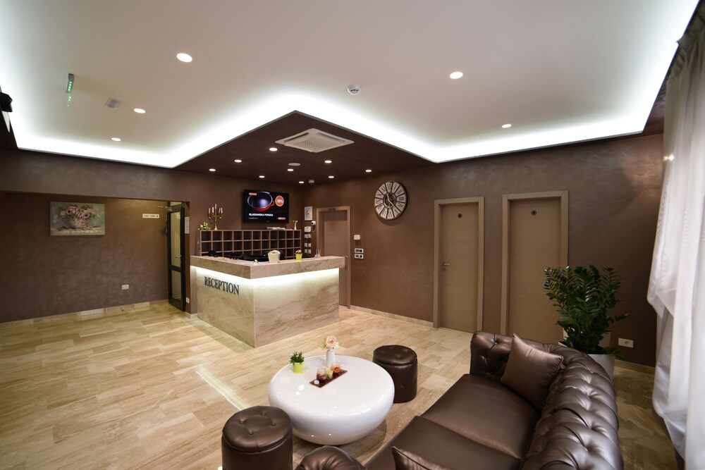 

Napoli - Velika Gorica - Royal Airport Hotel