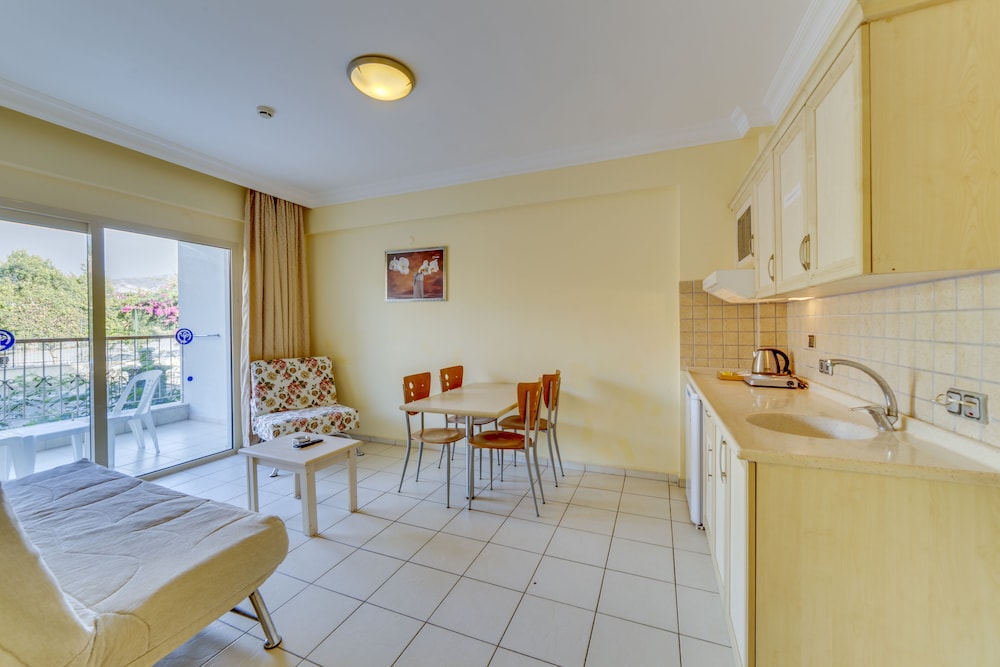 

Roma - Marmaris - Alenz Suite