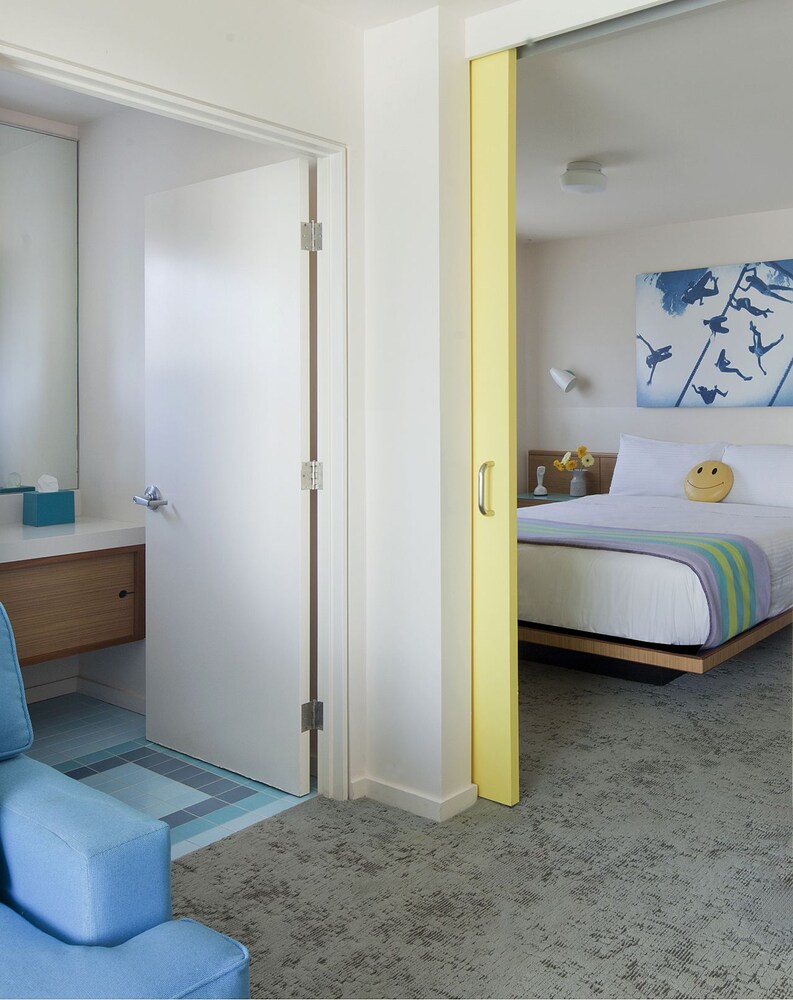 

Roma - Culver City - Beverly Laurel Hotel