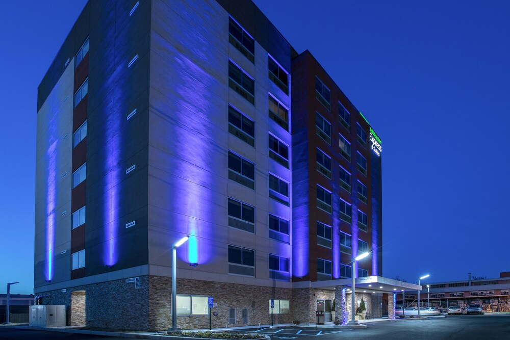

Bari - New York - Manhattan - Holiday Inn Express & Suites Jersey City North - Hoboken