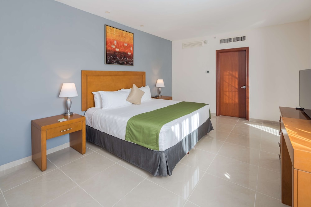 

Bologna - Xcaret - Wyndham Garden Playa Del Carmen