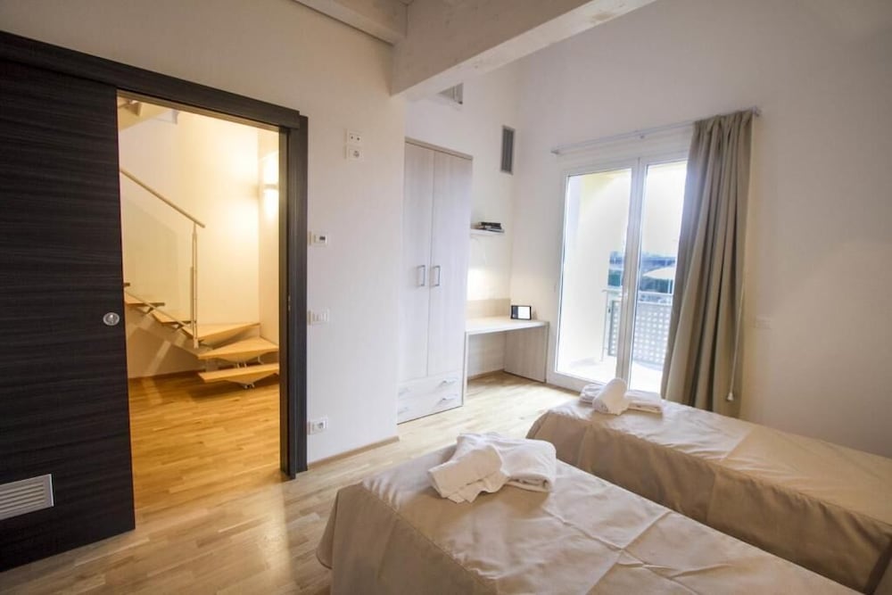 

Milano - San Firenze - Fonte Di Sala - Hotel Arezzo ASC