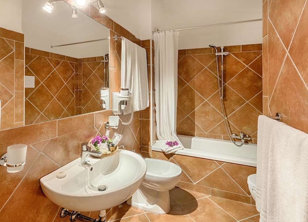 

Reggio Calabria - Olbia - Colonna Hotel Du Golf