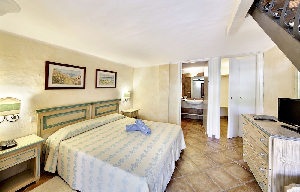 

Torino - Olbia - Colonna Hotel Du Golf