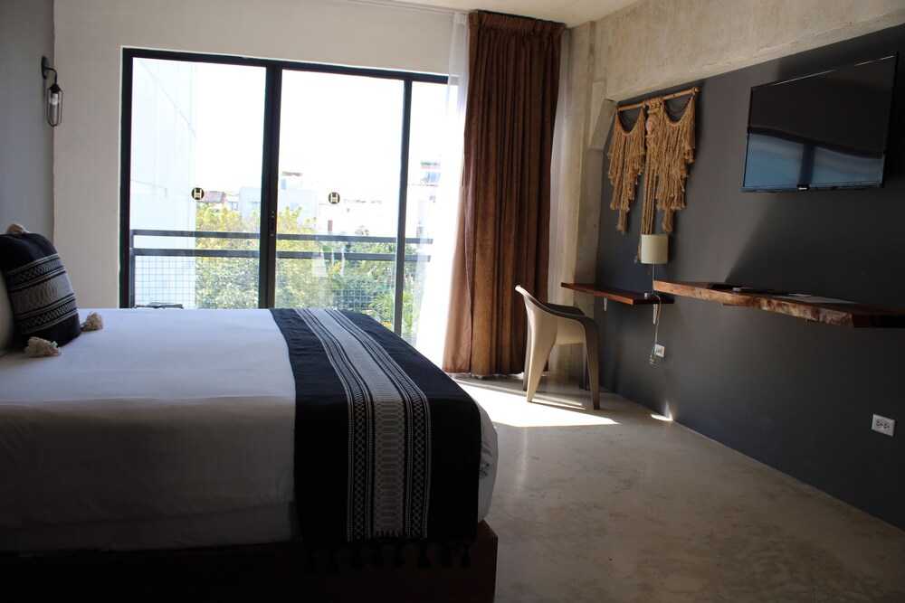 

Verona - Playa del Carmen - Hotel52