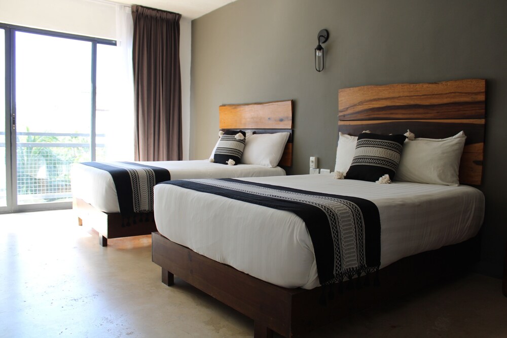 

Verona - Playa del Carmen - Hotel52