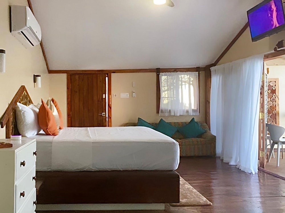 

Roma - Long Bay - Sea Cliff Resort