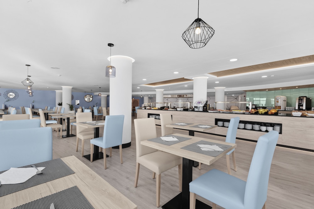 

Genova - Magaluf - Palmanova Suites by TRH