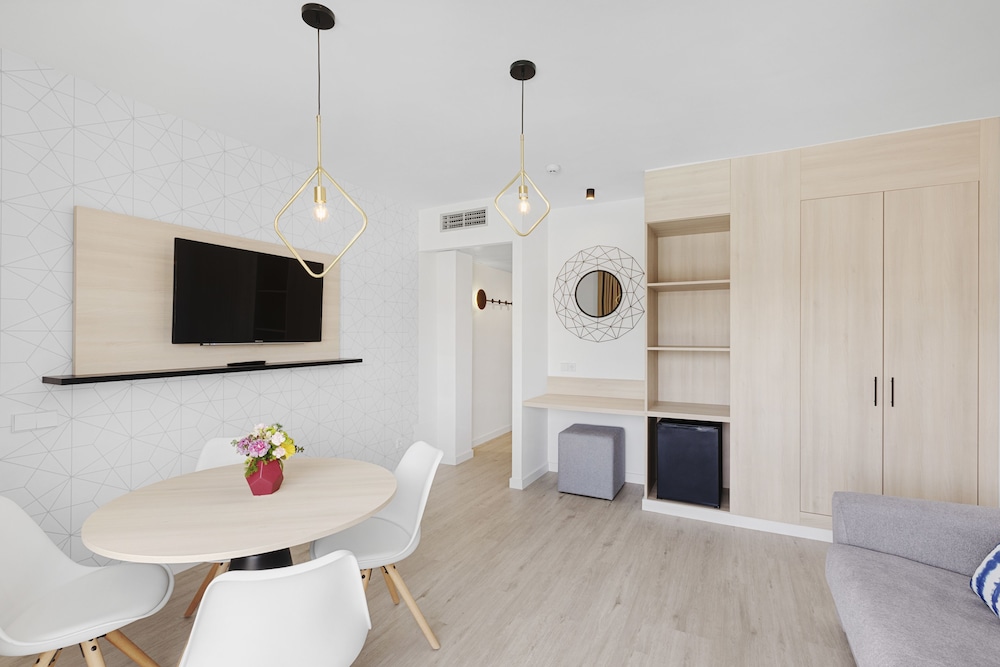 

Napoli - Costa d´en Blanes - Palmanova Suites by TRH