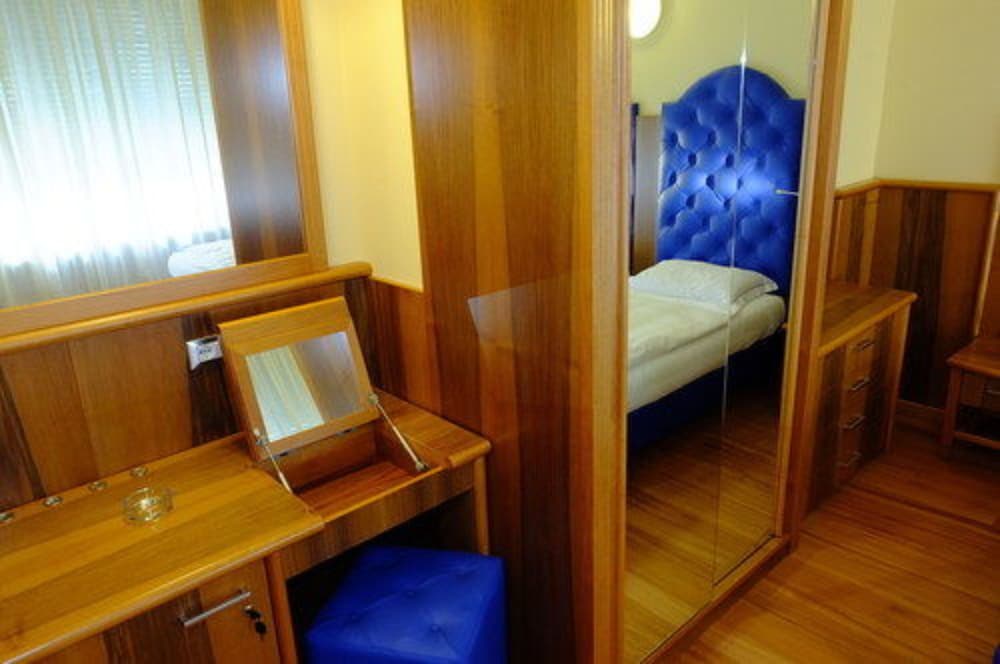

Napoli - Lago di Garda, Laghi Italia - Hotel Internazionale