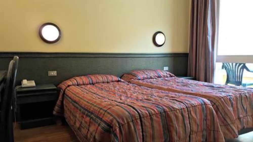 

Napoli - Gargnano - Hotel Internazionale