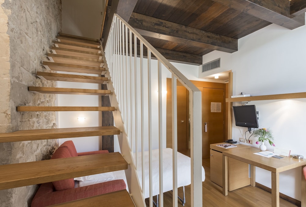 

Bologna - Comiso - Hotel Villa Carlotta