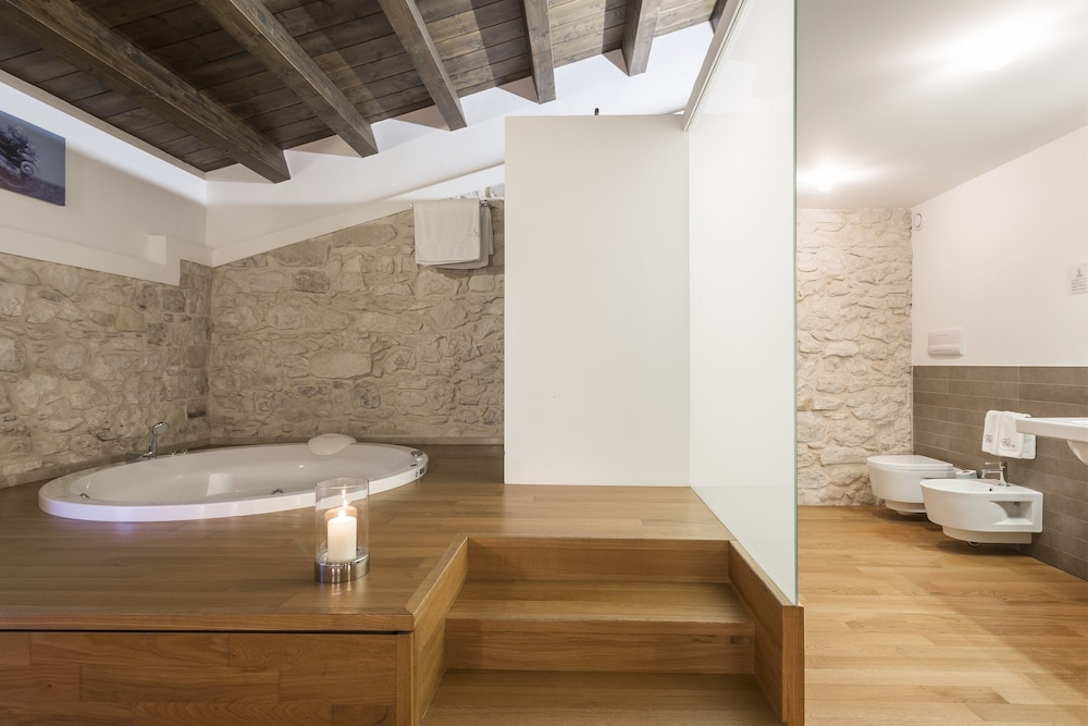 

Bologna - Comiso - Hotel Villa Carlotta