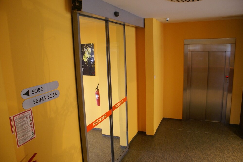 

Brindisi - Trieste - Hotel Prunk