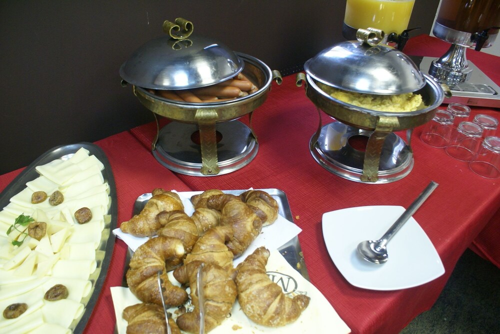 

Napoli - Trieste - Hotel Prunk