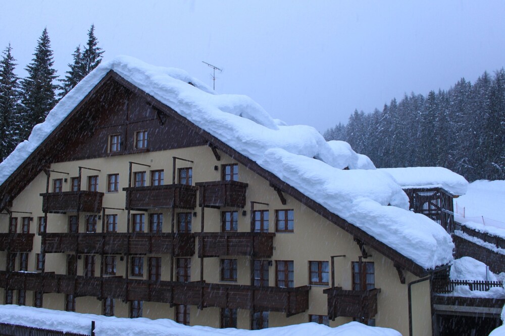 

Bologna - Dimaro - Nevesole Folgarida Resort Aparthotel