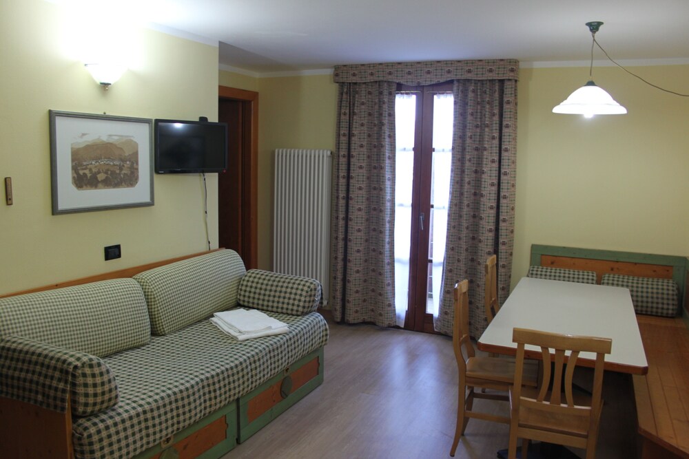 

Milano - Madonna di Campiglio - Nevesole Folgarida Resort Aparthotel