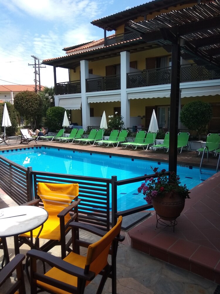 

Bari - Kassandra - Paliouri - Ammon Garden Hotel