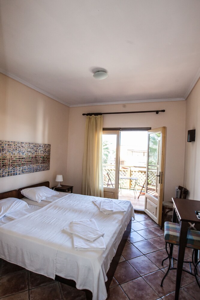 

Roma - Kassandra - Paliouri - Ammon Garden Hotel