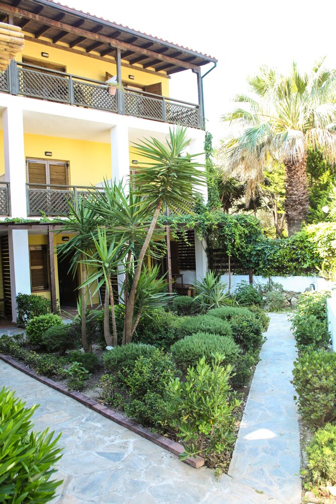 

Milano - Kassandra - Paliouri - Ammon Garden Hotel