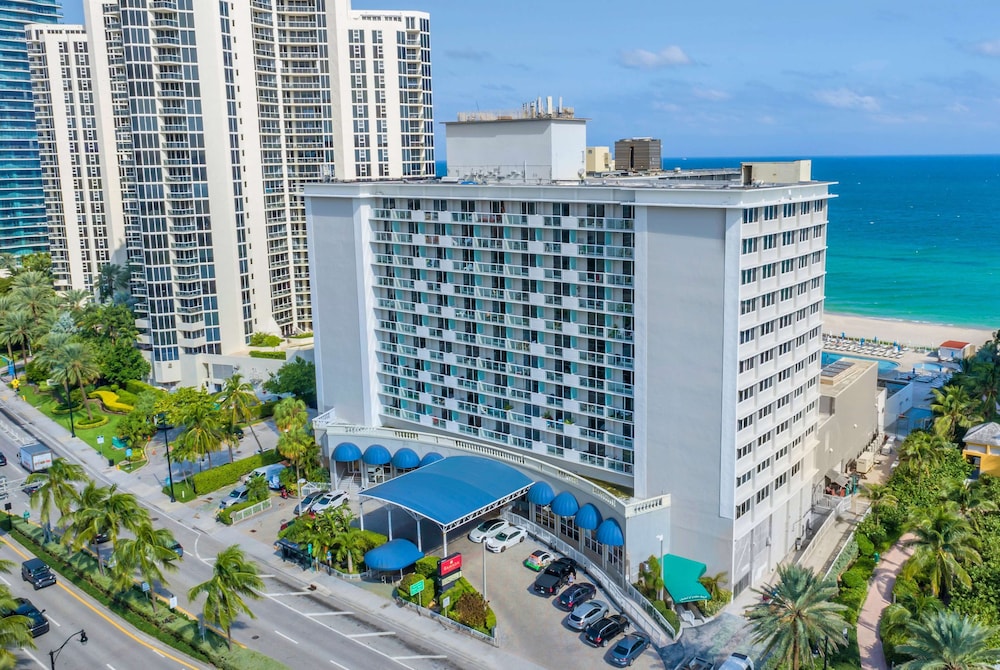 

Roma - Miami, Florida - Ramada Plaza by Wyndham Marco Polo Beach Resort